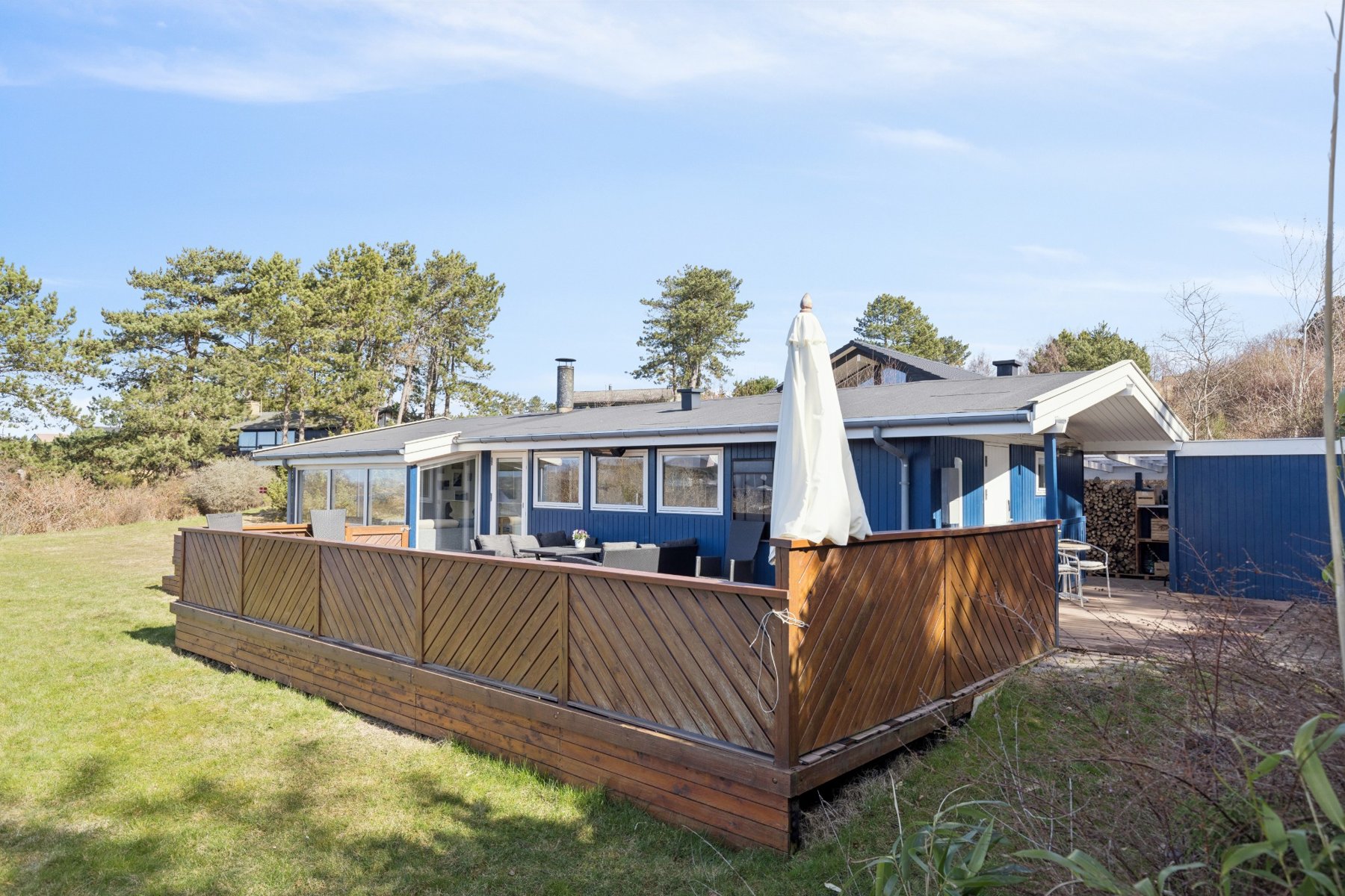 Huset og terrassen