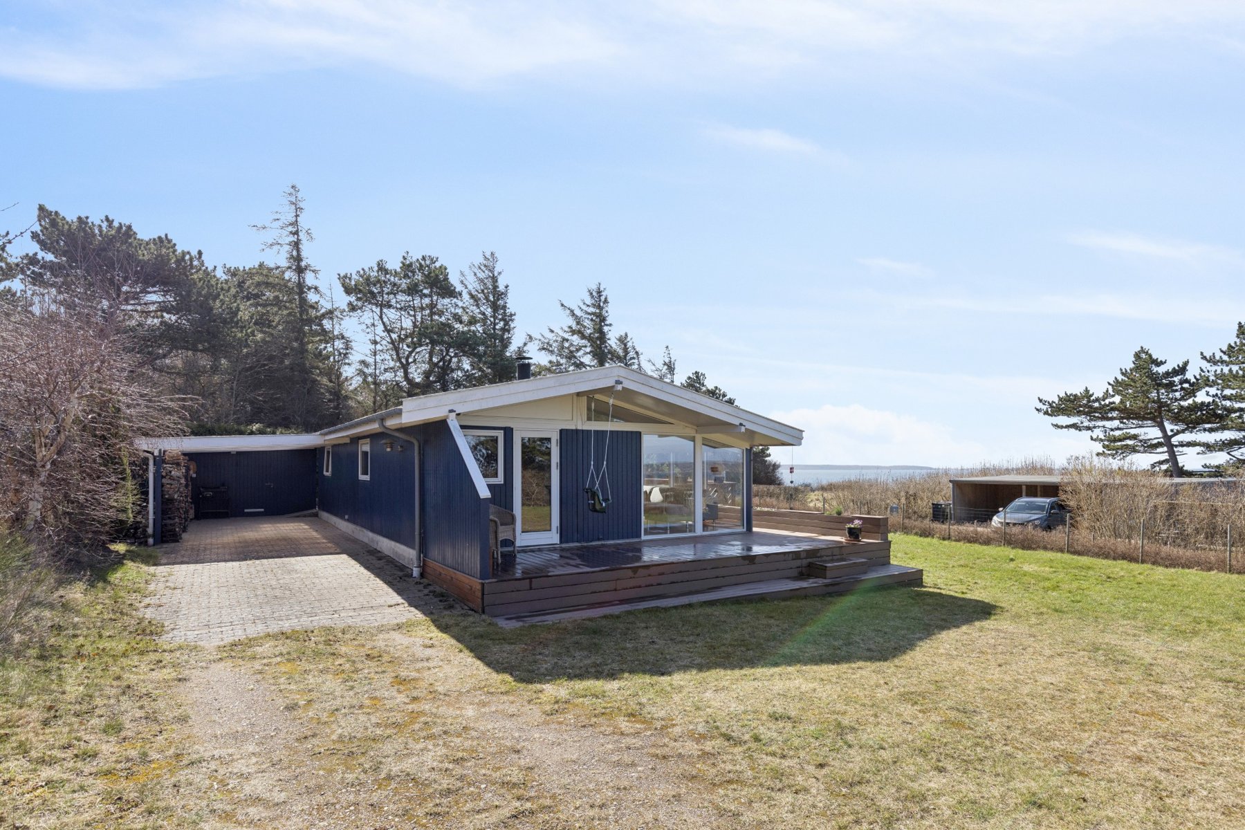 Frk. Blå set fra haven